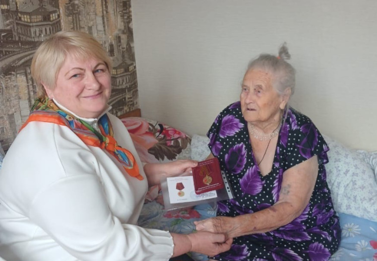Вручение юбилейной медали «80 лет Победы в Великой Отечественной войне 1941-1945гг". Вручение юбилейной медали «80 лет Победы в Великой Отечественной войне 1941-1945гг".