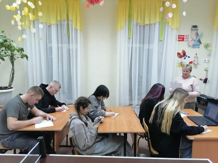 Дорогие ,любимые наши студенты. Поздравляем Вас, с праздником.. Дорогие ,любимые наши студенты. Поздравляем Вас, с праздником..
